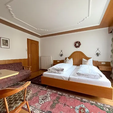 Апартаменти Gaestehaus Poell